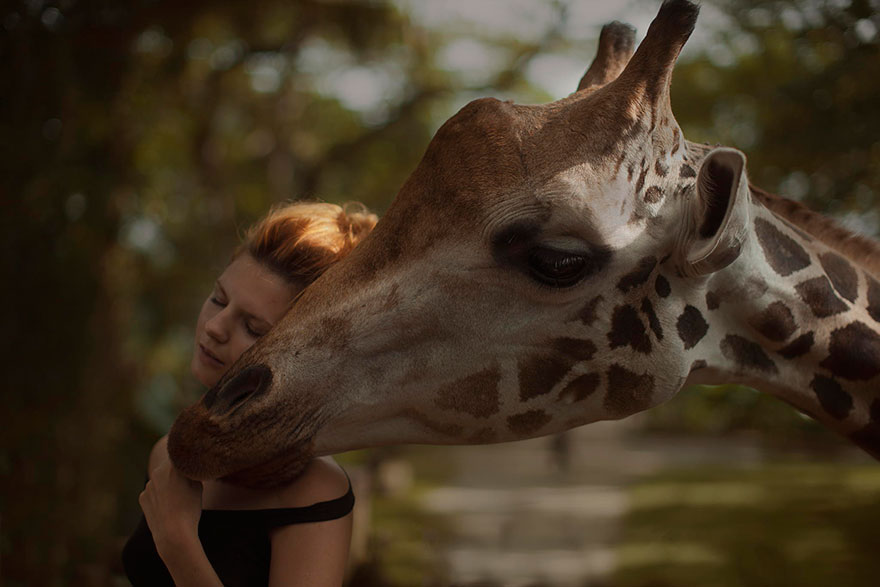 Stunning Photgraphs Of People With Exotic Animals 2